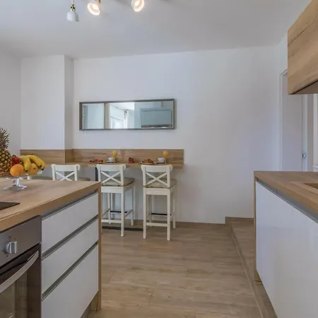 Appartamento Awesome In W/ Outdoor Swimming Pool, Wifi And 2 Bedrooms *