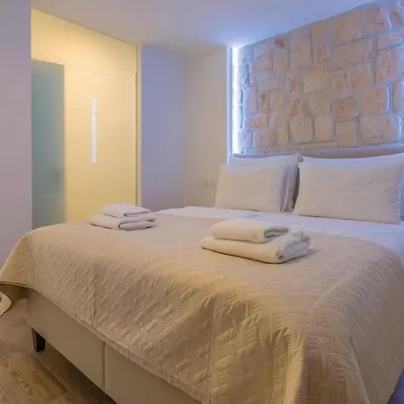 Awesome In W/ Outdoor Swimming Pool, Wifi And 2 Bedrooms Novi Vinodolski
