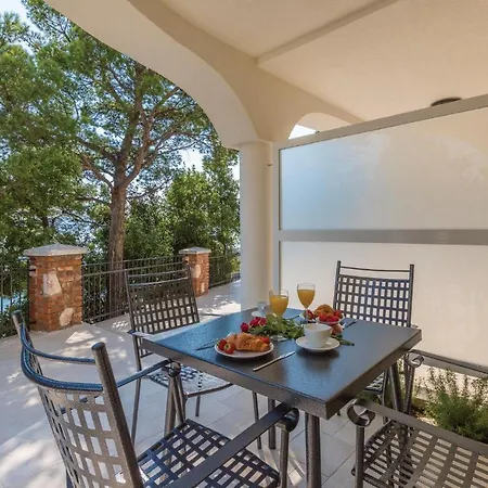 Awesome In W/ Outdoor Swimming Pool, Wifi And 2 Bedrooms * Novi Vinodolski