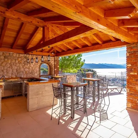 Awesome In W/ Outdoor Swimming Pool, Wifi And 2 Bedrooms Appartamento
