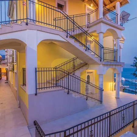 Apartman Awesome In W/ Outdoor Swimming Pool, Wifi And 2 Bedrooms *