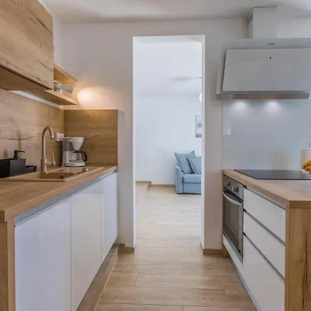 Apartman Awesome In W/ Outdoor Swimming Pool, Wifi And 2 Bedrooms