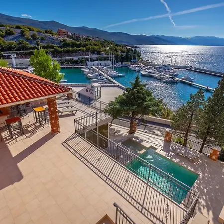 Awesome In W/ Outdoor Swimming Pool, Wifi And 2 Bedrooms Apartman