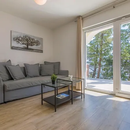 Awesome In W/ Outdoor Swimming Pool, Wifi And 2 Bedrooms Apartman