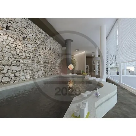 Apartman Awesome In W/ Outdoor Swimming Pool, Wifi And 2 Bedrooms