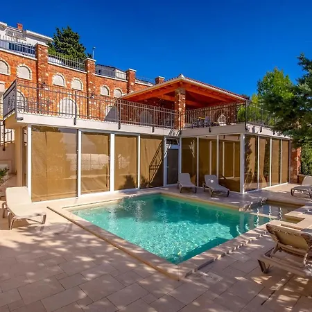 Apartman Awesome In W/ Outdoor Swimming Pool, Wifi And 2 Bedrooms